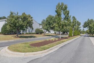 Forest Lake Apartments in Florence, SC - Building Photo - Building Photo