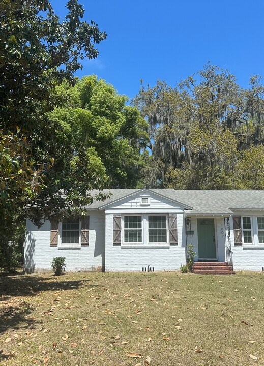 1607 Peachtree Cir N in Jacksonville, FL - Building Photo