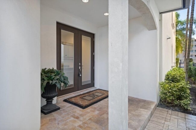 95 Isle of Venice Dr in Fort Lauderdale, FL - Building Photo - Building Photo