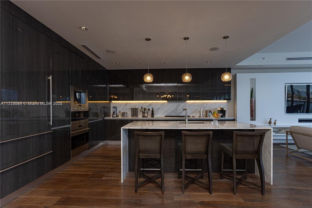 3300 NE 188th St, Unit 618 in Aventura, FL - Building Photo
