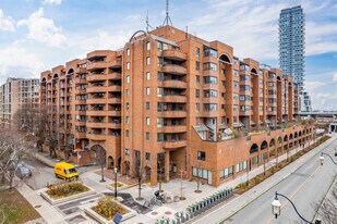 Scadding Ave in Toronto, ON - Building Photo