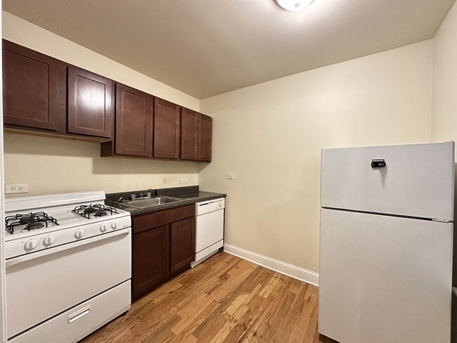 1337 N Dearborn St, Unit J08W