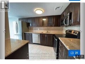 350 Webb Dr in Mississauga, ON - Building Photo - Building Photo