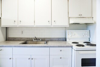 2448 Carling Ave in Ottawa, ON - Building Photo - Building Photo