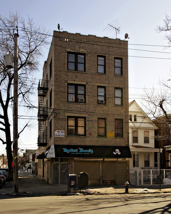 1755 Taylor Ave in Bronx, NY - Building Photo