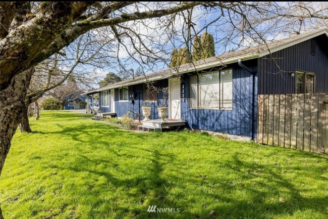 2201 Happy Ct in Bellingham, WA - Foto de edificio - Building Photo