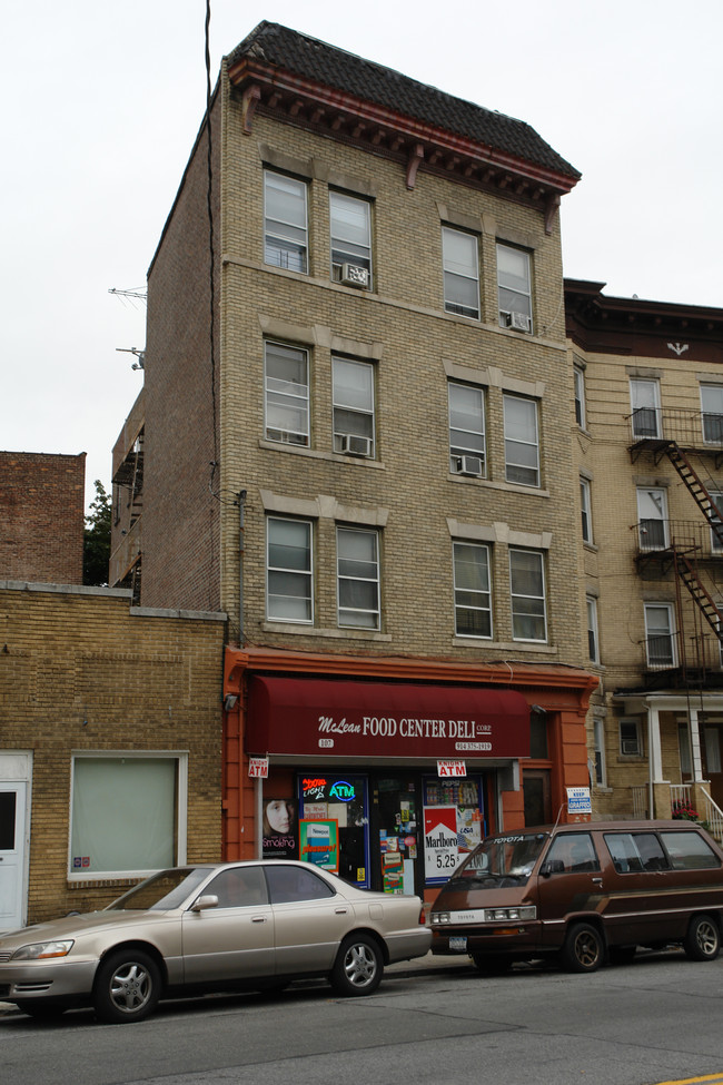 107 Mclean Ave in Yonkers, NY - Foto de edificio - Building Photo