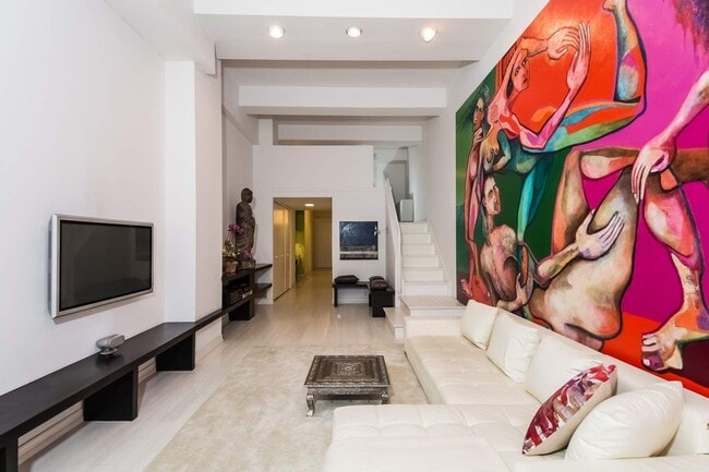 310 E 46th St in New York, NY - Building Photo - Building Photo