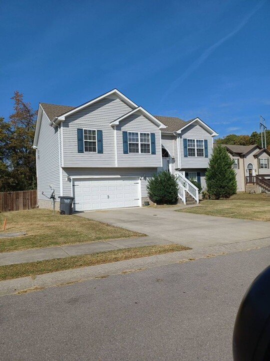 1304 Morstead Dr in Clarksville, TN - Building Photo