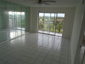 4174 Inverrary Dr in Lauderhill, FL - Building Photo - Building Photo