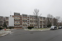 1050 Stainton Dr in Mississauga, ON - Building Photo - Building Photo