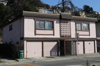 8522 Macarthur Blvd in Oakland, CA - Building Photo - Building Photo