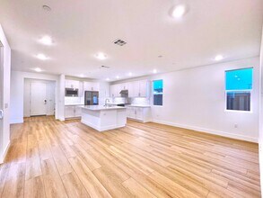 330 Nat'l Gdn Ln in Vacaville, CA - Building Photo - Building Photo