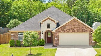 750 S Valentine Dr in Sherman, TX - Building Photo