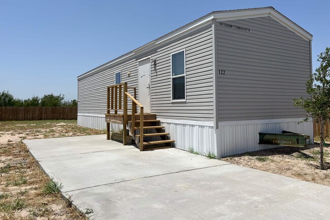 122 Cutleaf Ct in Laredo, TX - Building Photo - Building Photo