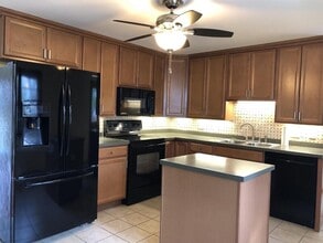844 Hicks Blvd in Fairfield, OH - Building Photo - Building Photo