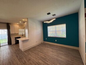 5822 Erik Way in Greenacres, FL - Foto de edificio - Building Photo