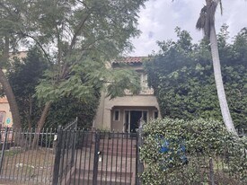 245 S Berendo St in Los Angeles, CA - Building Photo