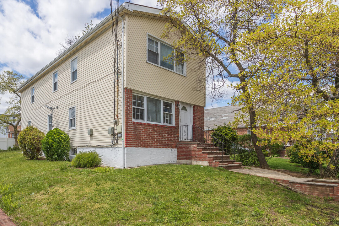 18803 Ridgedale St in Springfield Gardens, NY - Building Photo