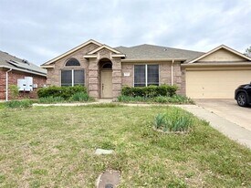 8166 Berkshire Dr in Fort Worth, TX - Building Photo