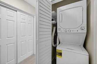 615 NE 26th St in Wilton Manors, FL - Foto de edificio - Building Photo