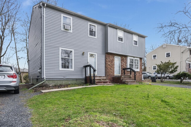 17 Youngs Dr in Flemington, NJ - Building Photo - Building Photo