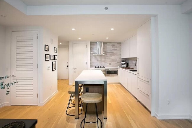 7 Lexington Ave in New York, NY - Building Photo - Building Photo