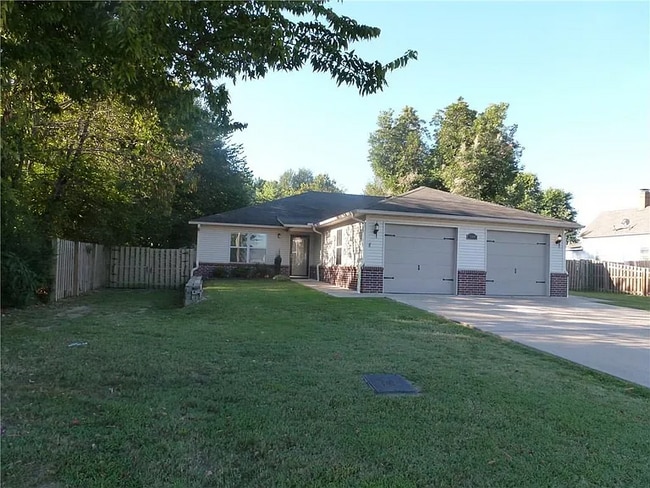 1118 E Harvard St in Siloam Springs, AR - Building Photo - Building Photo