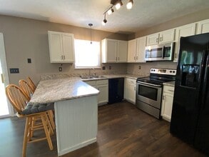 812 Woodland Dr in Maryville, IL - Building Photo - Building Photo