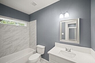 2110 Oatfield Dr in Houston, TX - Building Photo - Building Photo