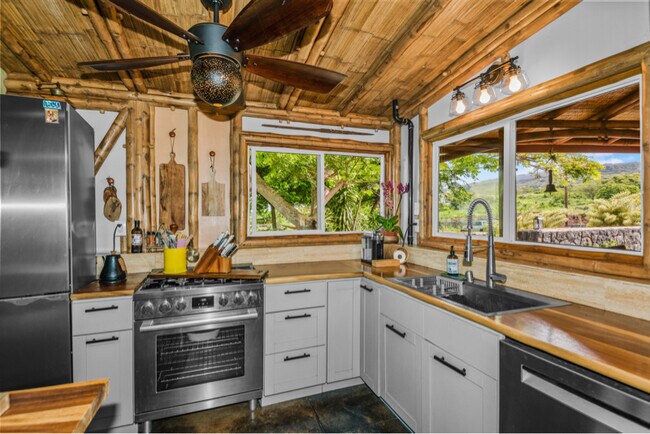 75-5944-5944 Kakalina St in Kailua Kona, HI - Building Photo - Building Photo