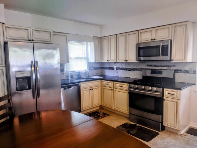 11 Jefferson St in Nutley, NJ - Building Photo - Building Photo