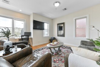 329 W Broadway in Boston, MA - Building Photo - Building Photo