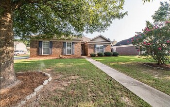 8018 Silverado Dr in Columbus, GA - Building Photo - Building Photo