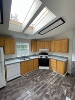 102 Tory Lynn Dr in Winlock, WA - Building Photo