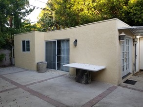 8933 Rosewood Ave, Unit 303 in West Hollywood, CA - Building Photo - Building Photo