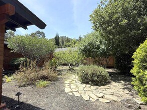 1842 Reliez Valley Rd in Lafayette, CA - Building Photo - Building Photo