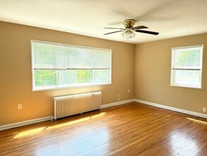 4108 40th St in Brentwood, MD - Foto de edificio - Building Photo