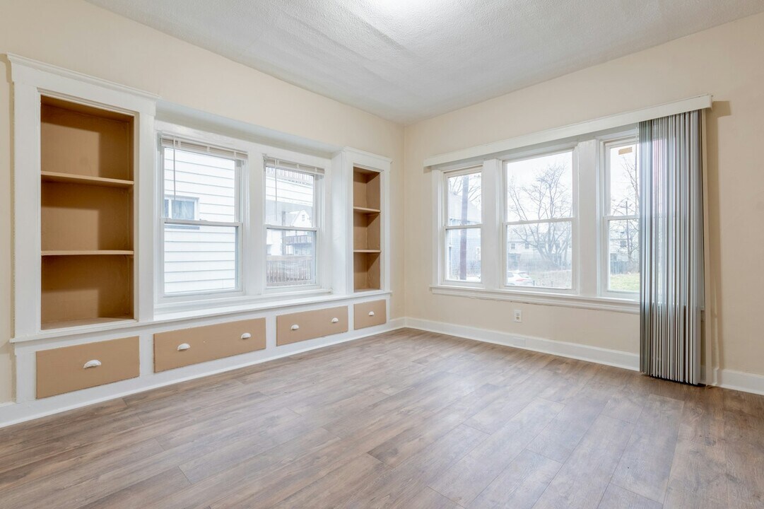 10618 Crestwood Ave in Cleveland, OH - Building Photo