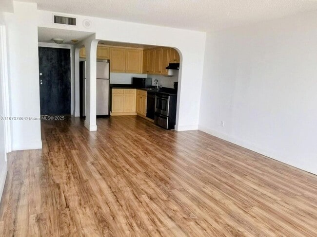 13499 Biscayne Blvd in North Miami, FL - Building Photo - Building Photo