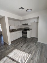 2010 Larcus Ave in Bakersfield, CA - Building Photo - Building Photo