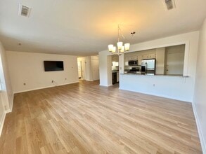 1004 Paradise Rd, Unit 1-H in Swampscott, MA - Foto de edificio - Building Photo