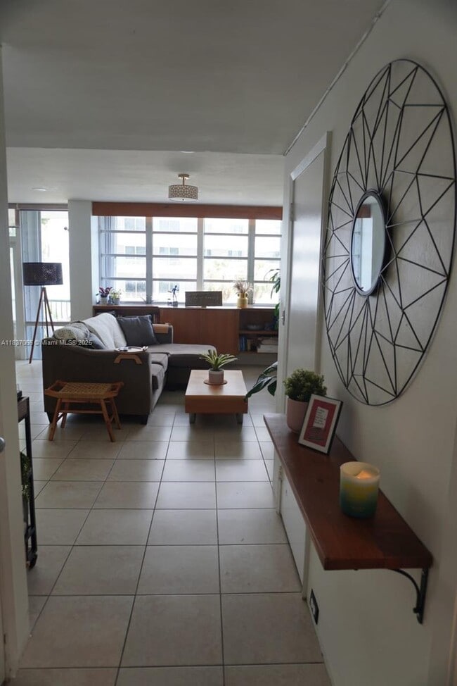 1408 Brickell Bay Dr in Miami, FL - Building Photo - Building Photo