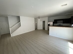 1972 Joyful St in Las Vegas, NV - Building Photo - Building Photo