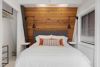 3679 S Shorewood Ave in Greenbank, WA - Building Photo - Building Photo