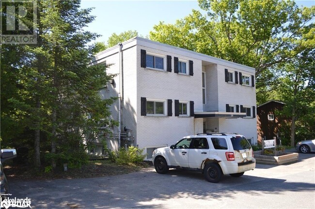 510 Muskoka Beach Rd in Gravenhurst, ON - Building Photo - Building Photo