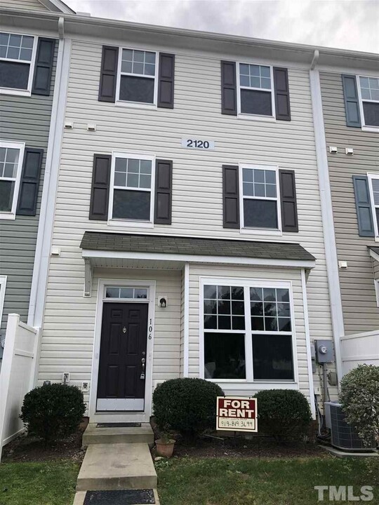 2120 Breezeway Dr in Raleigh, NC - Building Photo