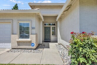 9259 Crystal Falls Way in Elk Grove, CA - Building Photo - Building Photo