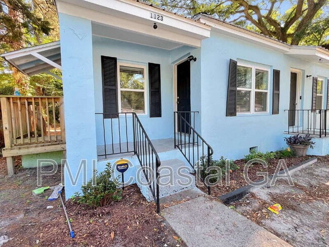 property at 1123 E 53rd St