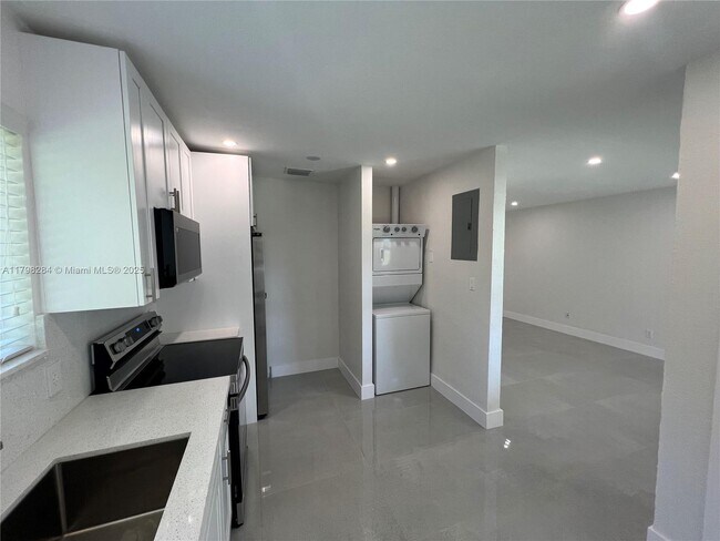 5300 NW 25th Ave in Miami, FL - Building Photo - Building Photo
